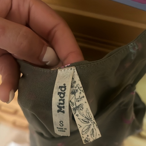 Kohl’s Mudd olive green flowy top floral print - Picture 2 of 6